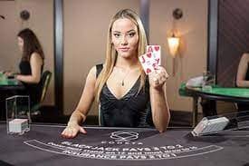 Studio produksi live-dealer Dragon Hatch dengan kamera multi-sudut dan teknologi streaming HD